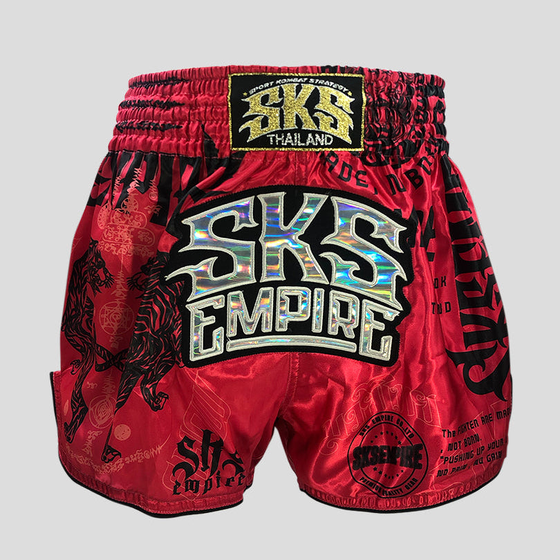 SKS Muay Thai Shorts Sakyant “Stickerbomb” - Rot / Schwarz