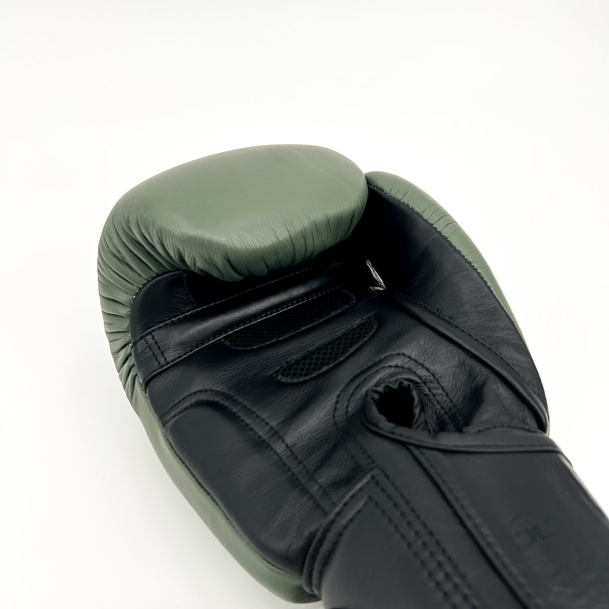 Danger Supermax Boxhandschuhe - Army Edition - Echtes Leder - Olivgrün