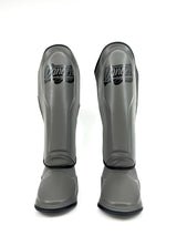 Danger Supermax Schienbeinschoner - Grey Edition - Echt Leder - Grau