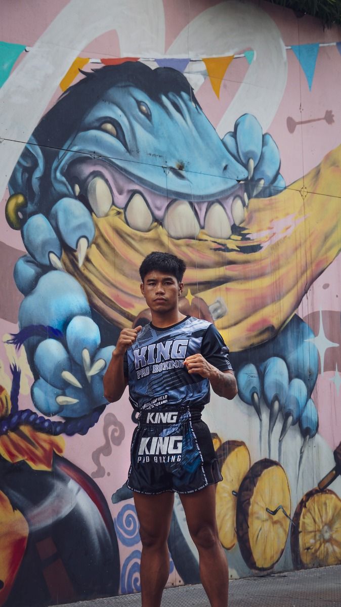 King Pro Boxing Storm 1 Muay Thai Shorts - schwarz/dunkelblau
