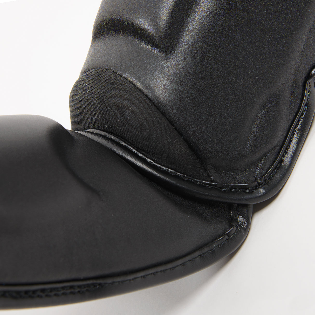 Flow Classic Thai Schienbeinschoner - Schwarz