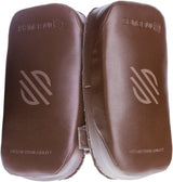 Sanabul Battle Forged Muay Thai Pads - Paar - Standardgröße - Braun