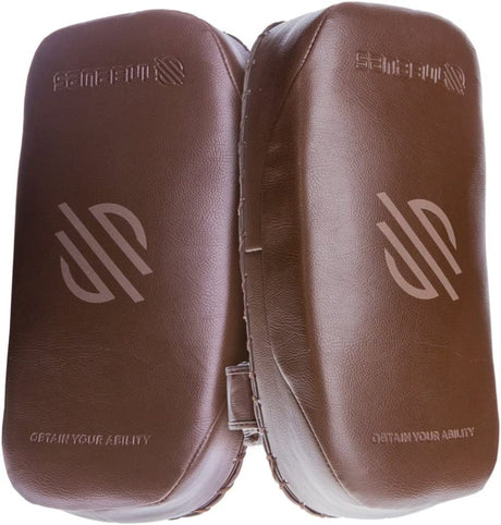 Sanabul Battle Forged Muay Thai Pads - Paar - Standardgröße - Braun