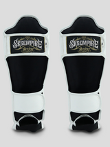 SKS Empire Schienbeinschoner - Sak Yant - Echtes Leder - Weiß / Schwarz