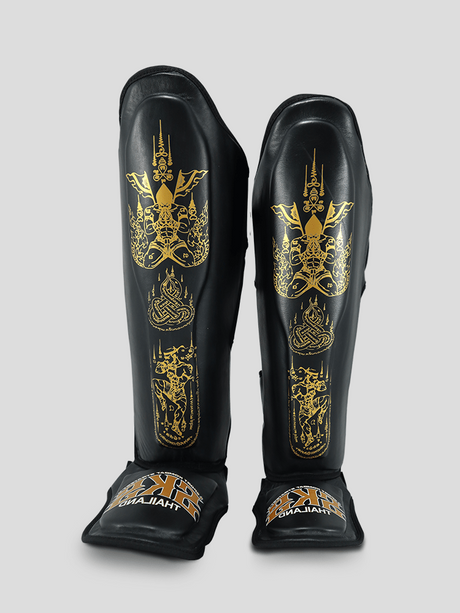 SKS Empire Schienbeinschoner - Sak Yant - Echtes Leder - Schwarz / Gold